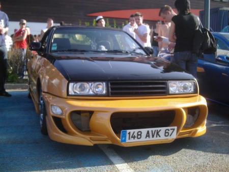 trop belle voiture corado jaune et noir
