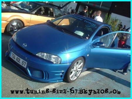 une trop belle voiture opel tigra bleu 